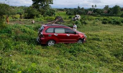Tabrak Adu Kebo, Dua Avanza Terpental ke Jurang di Sodong  Tigaraksa
