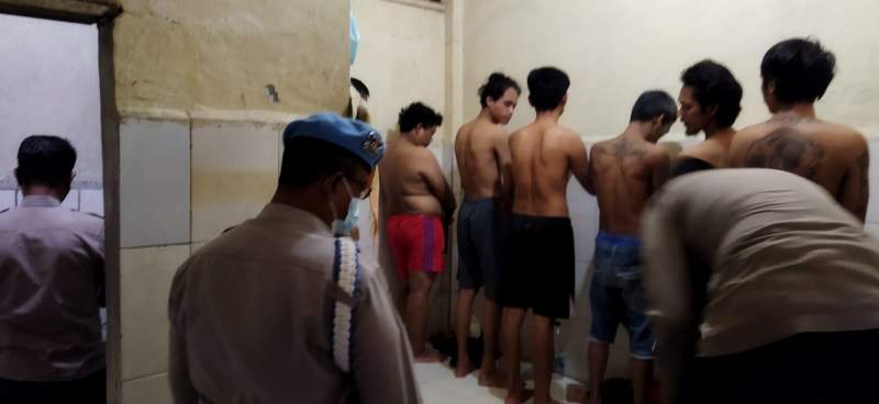 Pawas Polsek Balaraja Cek Ruang Tahanan