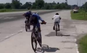 VIDIO: Momen Lucu Bocah Ajak Balap Sekelompok Pesepeda Dewasa, Semangatnya Membara!