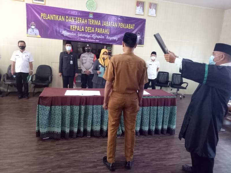 Camat Sukamulya Lantik Suarta Jadi PJS Kades Parahu