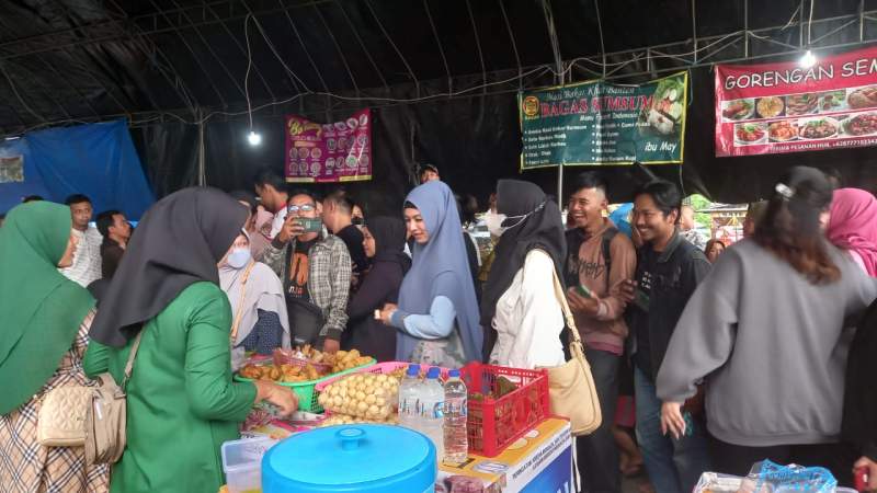 kuliner buka puasa masjid agung.