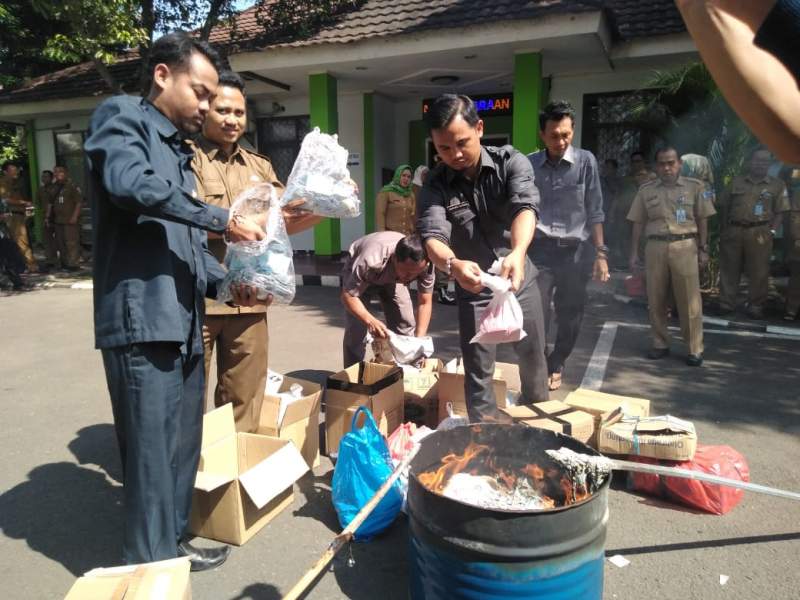 Puluhan Ribu KTP di Musnahkan di Kabupaten Serang