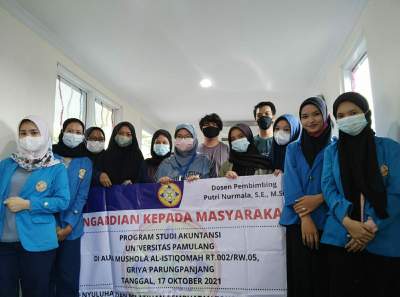 Mahasiswa UNPAM Beri Pelatihan Membuat Toko Online kepada Pemuda di Karang Taruna Griya Parung Panjang