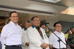 Anies Baswedan dan Muhaimin Iskandar usai tes kesehatan di RSPAD Gatot Soebroto, Jakarta, Sabtu (21/10/2023).