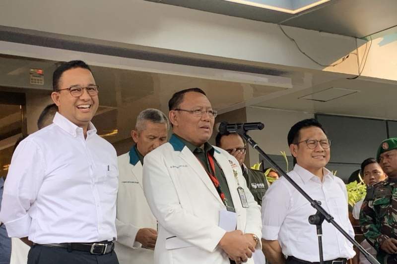 Anies Baswedan dan Muhaimin Iskandar usai tes kesehatan di RSPAD Gatot Soebroto, Jakarta, Sabtu (21/10/2023).