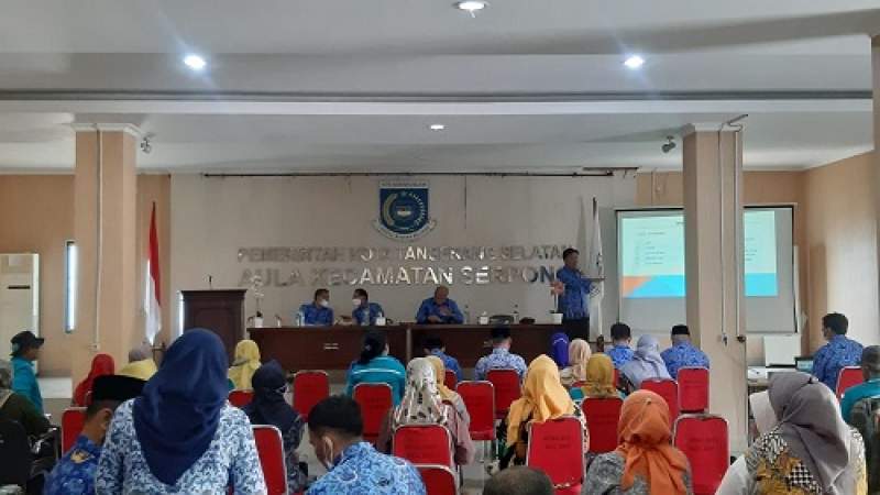 Suasana saat Pemberian dan Sosialisasi Bibit oleh DKPPP