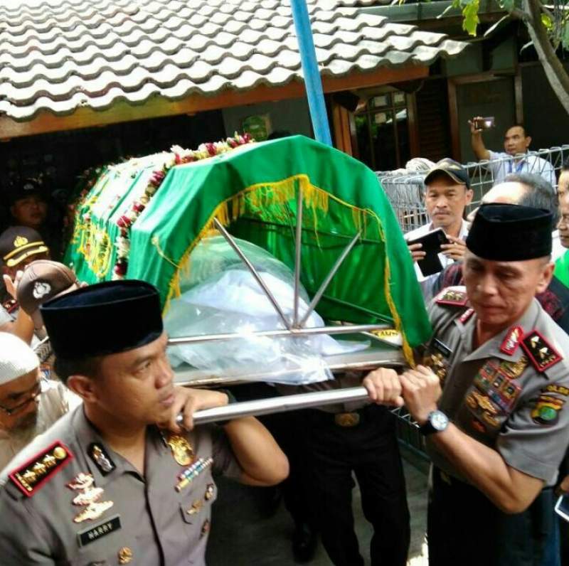 Kapolda Metro Jaya Antarkan Jenazah Korban Perampokan