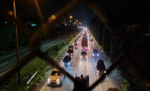 Antrean kendaraan menuju Pelabuhan Merak saat arus mudik lebaran 2022.