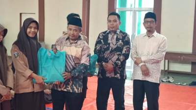 Siswa Yatim Piatu di MAN 4 Tangerang Terima Bantuan