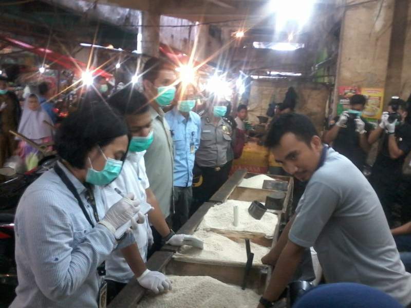 Pastikan Harga Dan Stok Sembako Aman, Direskrimsus Polda Banten Sidak Pasar induk Rau Serang