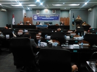 Dagelan Politik Anggota DPRD dan Pemkot Tangsel Dalam Rapat Paripurna