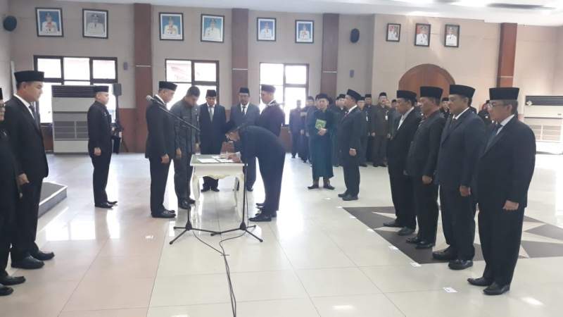 Bupati Zaki Lantik Tujuh Pejabat Eselon Dua