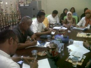 Serpong- Kadis Dindik Tangsel Mathoda,menerima Wali Murid SMPN 4 terkait Pungli dan Intimidasi. Jum'at (15/11)DT