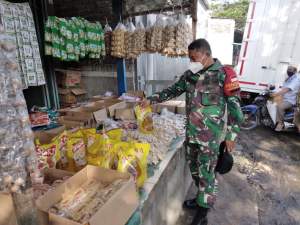 Jajaran Koramil 10 Sepatan Pantau Ketersediaan Sembako di Pasar Tradisional