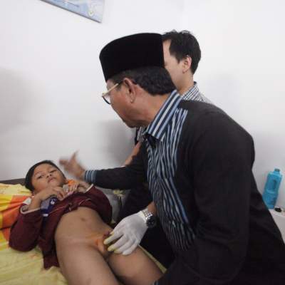 Wakil Wali Kota Tangerang Sachrudin saat khitanan gratis di Nerogtog, Kecamatan Pinang.