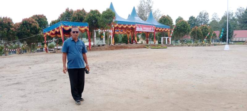 Camat Dolok Merawan, Samino meninjau alun-alun Dambaan.