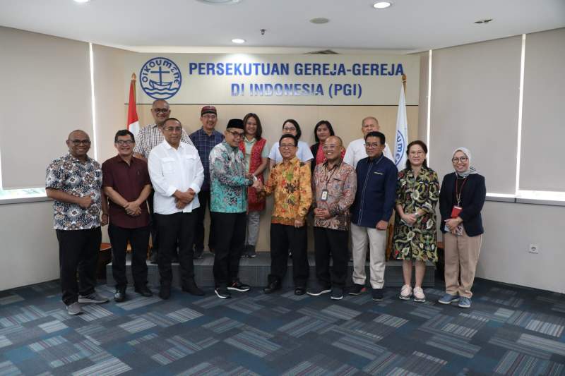 Ditjen pajak kunjungi gereja.