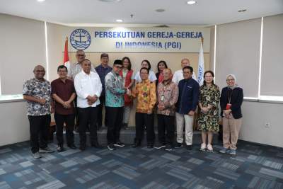 Ditjen pajak kunjungi gereja.