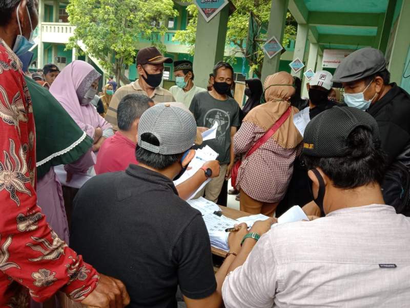 Penyaluran BST di Desa Buaran Jati  Diduga Langgar Sosial Distancing