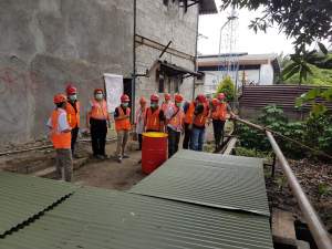 Pemeriksaan limbah pabrik oleh Dinas Lingkungan Hidup Kabupaten Serang dn Polda Banten.