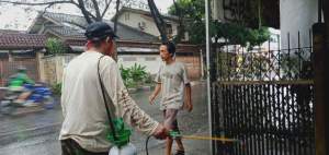 Cegah Corona, Pemukiman Warga Pulo Nyamuk Disemprot Cairan Disinfektan