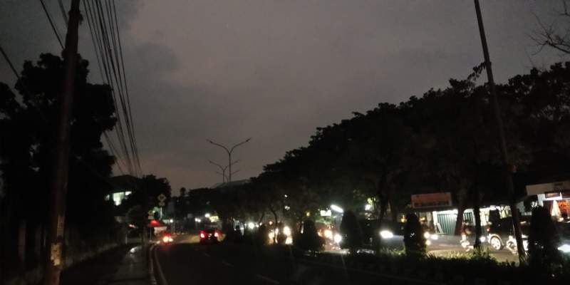 Salah satu PJU (Penerangan Jalan Umum) yang padam di salah satu titik di Tangerang Selatan.