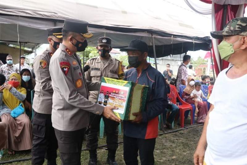 Kunjungi Korban Bencana Puting Beliung, Kapolda Babel Bersama Danrem 045Gaya Berikan Bantuan