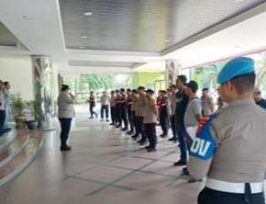 Polsek Tigaraksa Lakukan Pengamanan Ketat Aksi Unras di Depan Kantor DPRD
