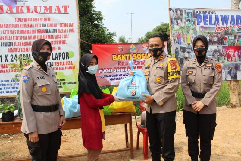 Rangkaian HUT Kemerdekan RI, Polres Serang Bagi bagi Sembako