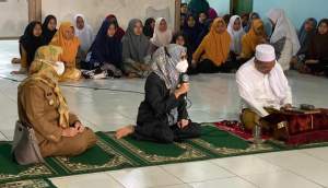 Hadiri Pengajian Rutin, Wida Ampiany Tampung Aspirasi Emak-Emak