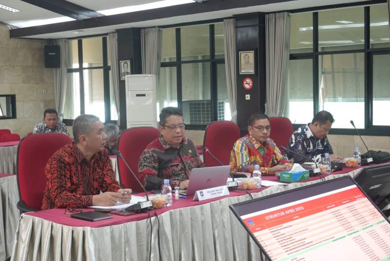 Walikota Tebing Tinggi, Syarmadani menyampaikan capaian kinerja dihadapan Kemendagri.