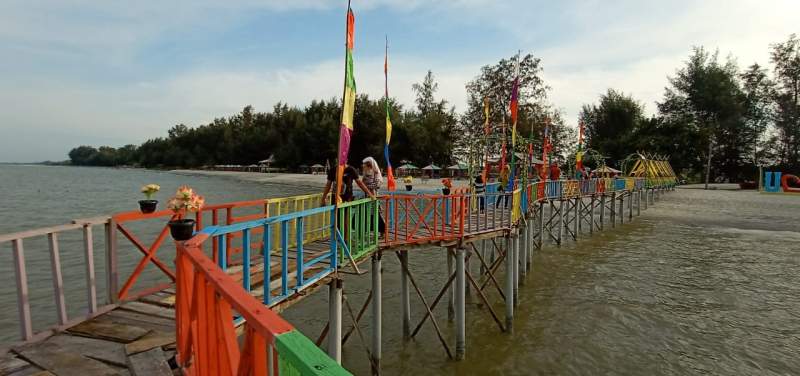 Pantai Cemara Kembar.