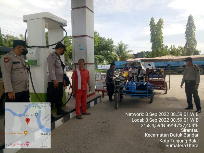 Personil Polres Tanjungbalai Laksanakan Pengamanan dan Pengaturan Lalin di SPBU Tuah Anugrah Abadi Tanjungbalai