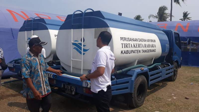 PDAM TKR Salurkan Air Bersih Bagi Korban Angin Puting Beliung Mauk