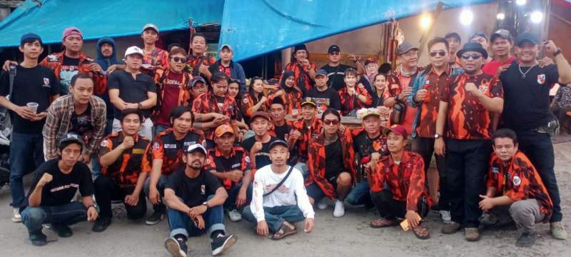 Peduli Kepada Sesama, Pemuda Pancasila PAC Kecamatan Ciledug, Bagikan 1000 Takjil di Pasar Lembang