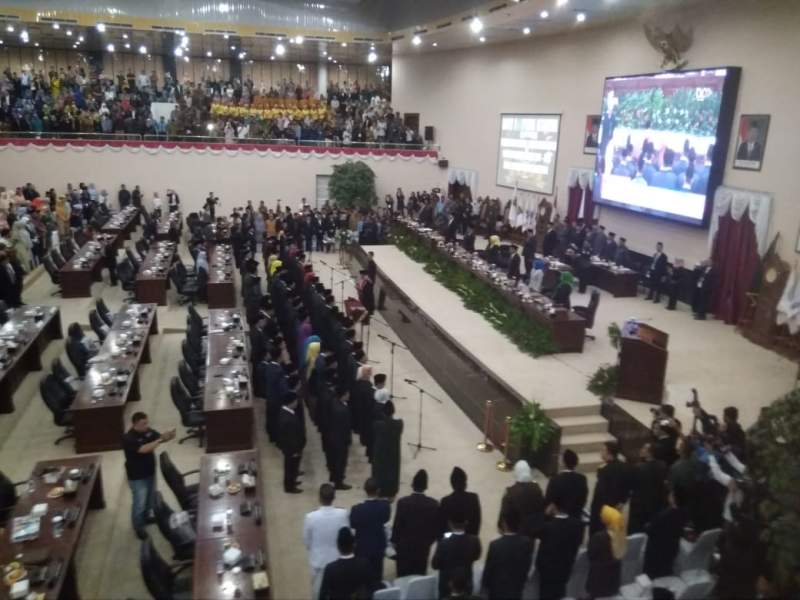 85 Orang anggota DPRD&nbsp;&nbsp; Resmi di Lantik