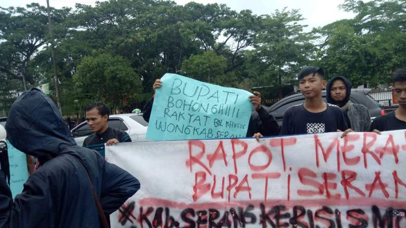 BEM Serang Lakukan Aksi Suarakan Raport Merah Bupati Serang