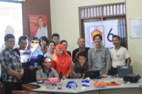Pdk Cabe- Fhoto bareng seluruh manajemen dan wartawan detak.co.id dan detaktangsel.com, usai lounching,Sabtu (22/2)