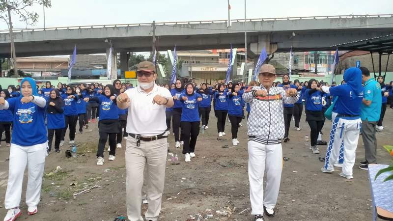 Cegah Osteoporosis, Ratusan Warga di Tangerang Barat Ikuti Senam