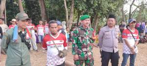 Babinsa Benda Monitoring Pertandingan Sepak Bola Antar RT