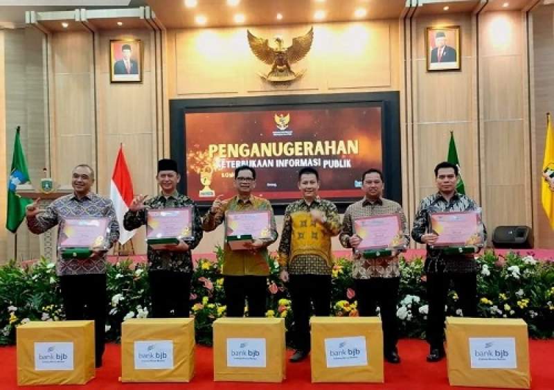 Pemkot Tangsel Raih Penghargaan Badan Publik Informatif 2022