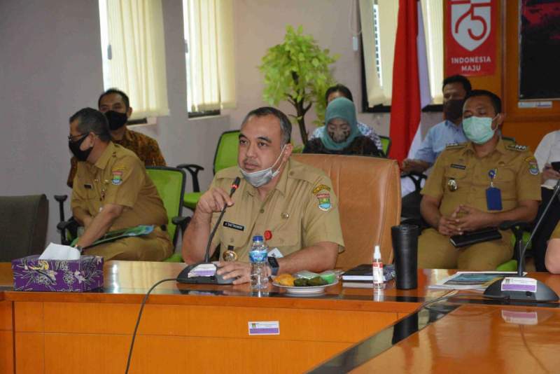 Zaki Tandatangani Komitmen Percepatan Proses Penyelesaian Ganti Kerugian Daerah