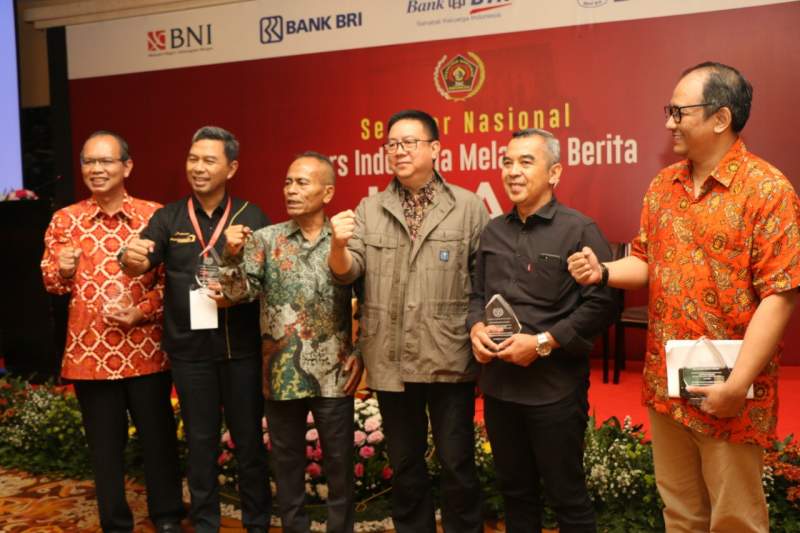 Pers Indonesia Melawan Berita Hoax