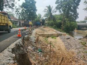Bronjong Penahan Tanggul di Bantaran Sungai Desa Koper Ambruk