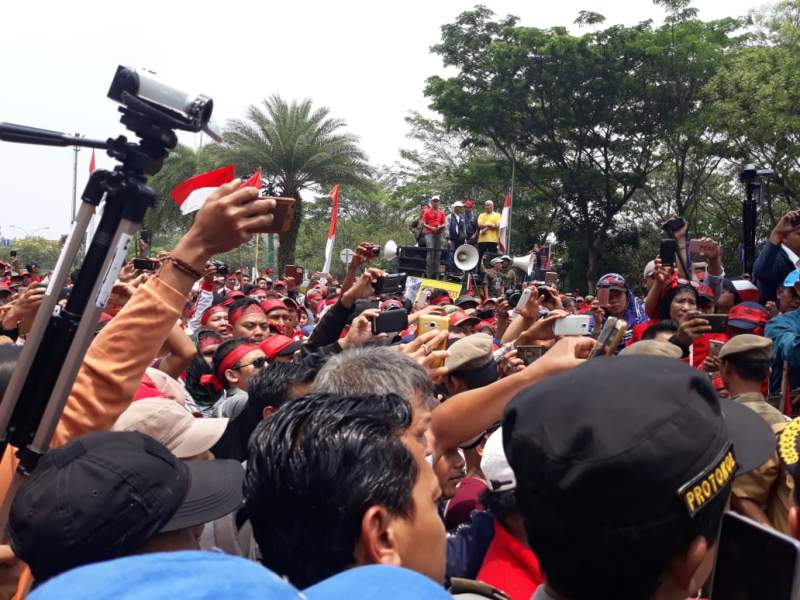 Tuntut Serahkan Aset Pengembang, Ribuan Warga Geruduk Kantor Bupati