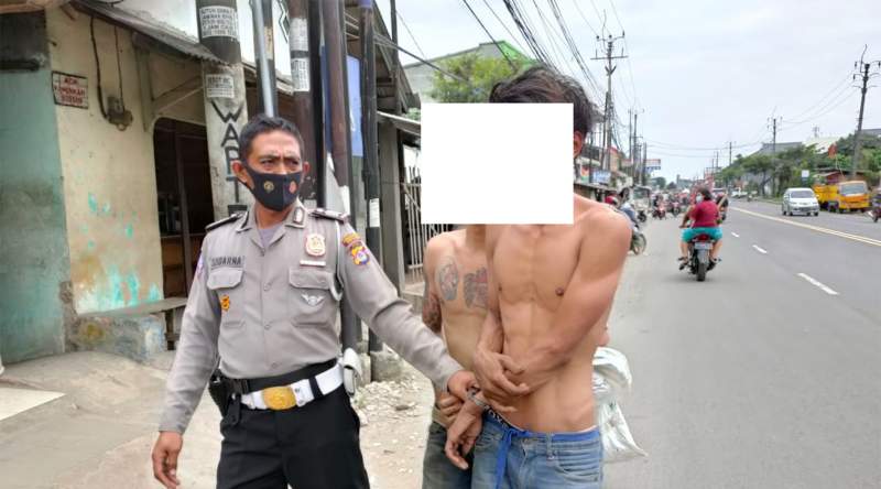 Ngembat HP di Pesantren, Dua Remaja Sepatan Babak Belur Dihajar Warga