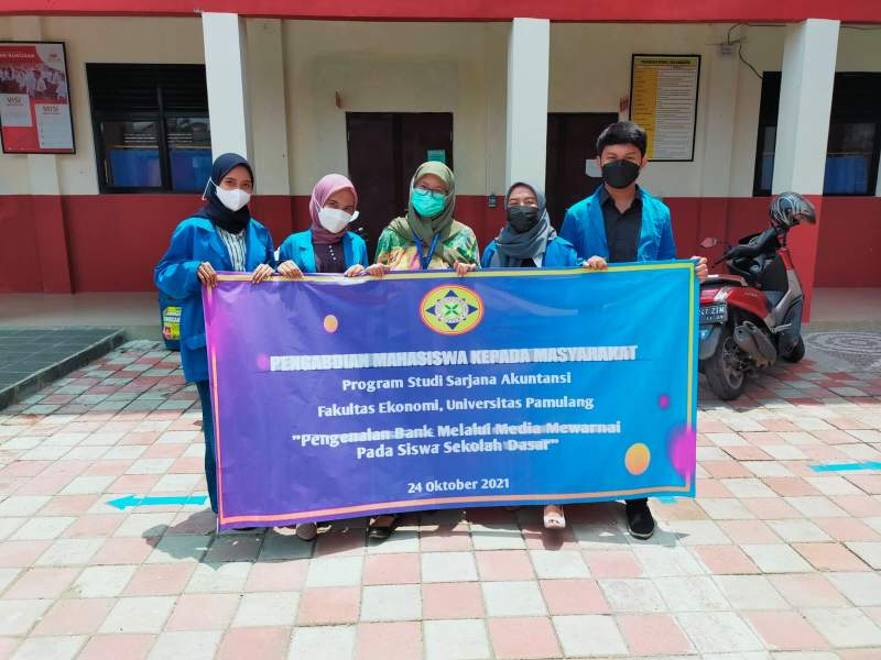 Mahasiswa UNPAM Kenalkan Bank kepada Siswa Sekolah Dasar Ajari untuk Mulai Menabung di Celengan