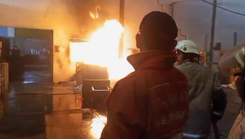 Pabrik Tiner di Curug Terbakar, 1 Orang Terkapar