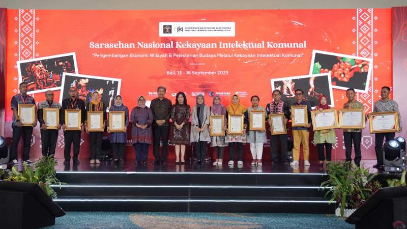 Puncak Sarasehan Nasional KIK, Sepuluh Provinsi Terima Surat Pencatatan Inventarisasi KIK
