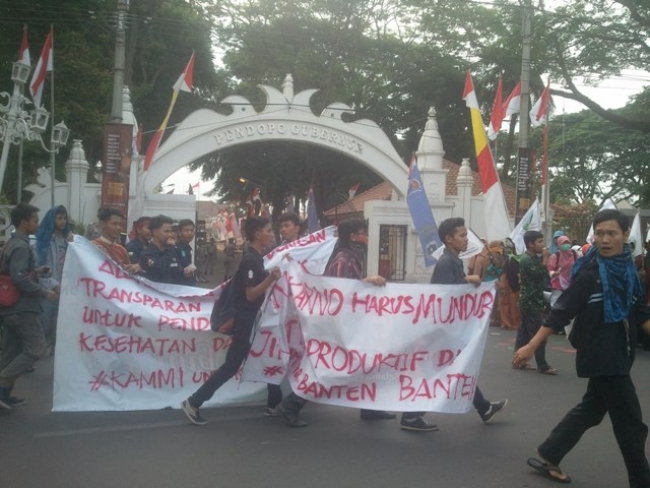 Mahasiswa Tuntut Rano Produktif